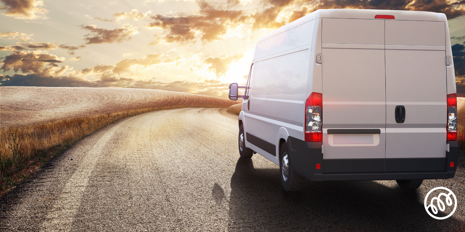 camionnette roule route coucher du soleil transport